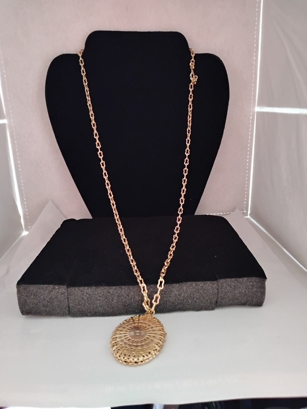 Gold Filigree Pendant Necklace - Elegant Women’s Jewelry